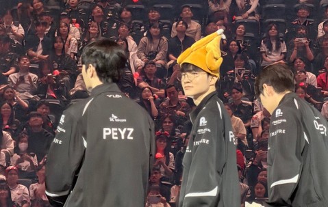 乐鱼登录入口-T1主场首秀全员翻滚引热议|李哥|Faker|PEYZ|T1_Faker|比赛_新浪体育_新浪新闻